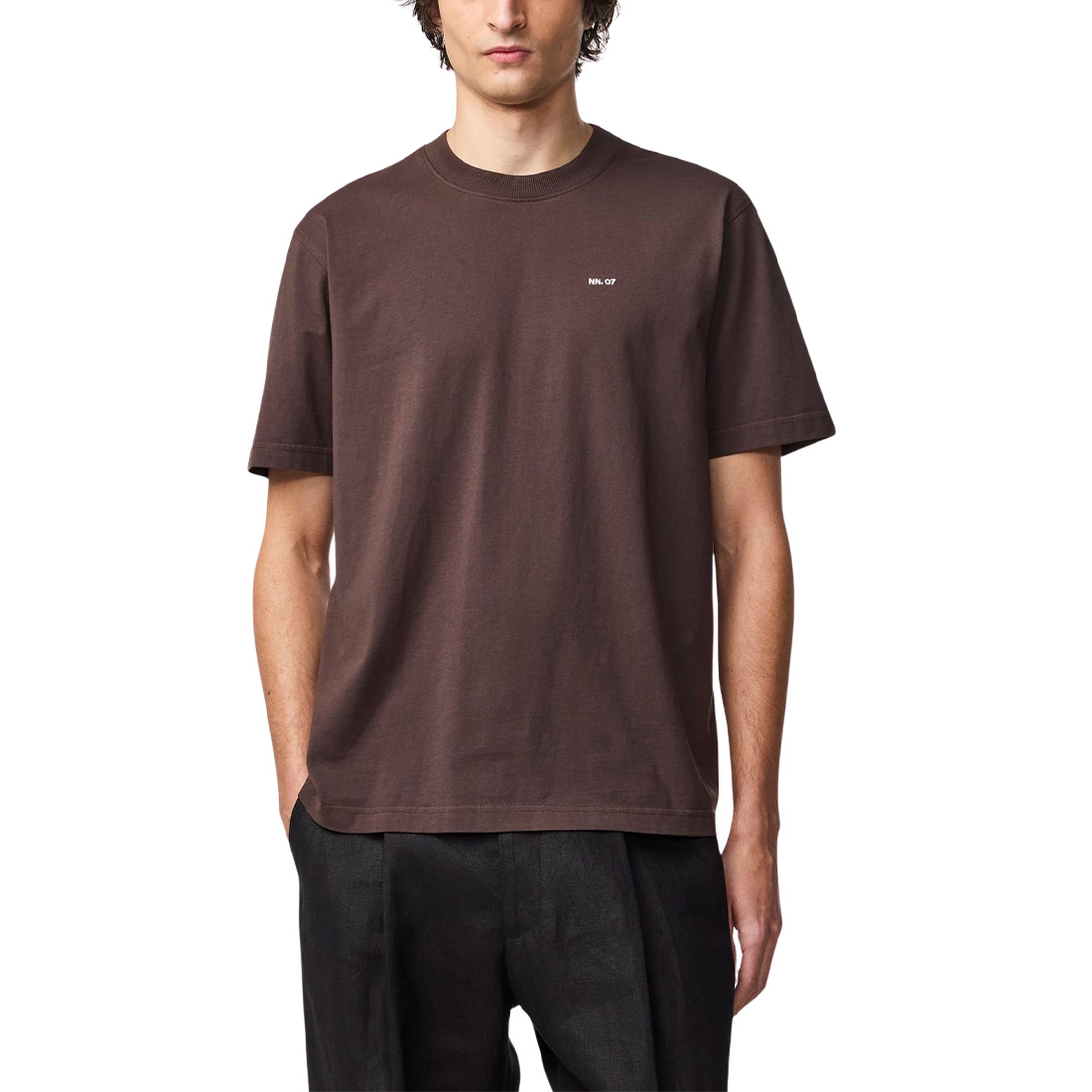 NN.07 Adam Tee 3209 - Coffee